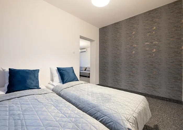 Amare 포비에로보